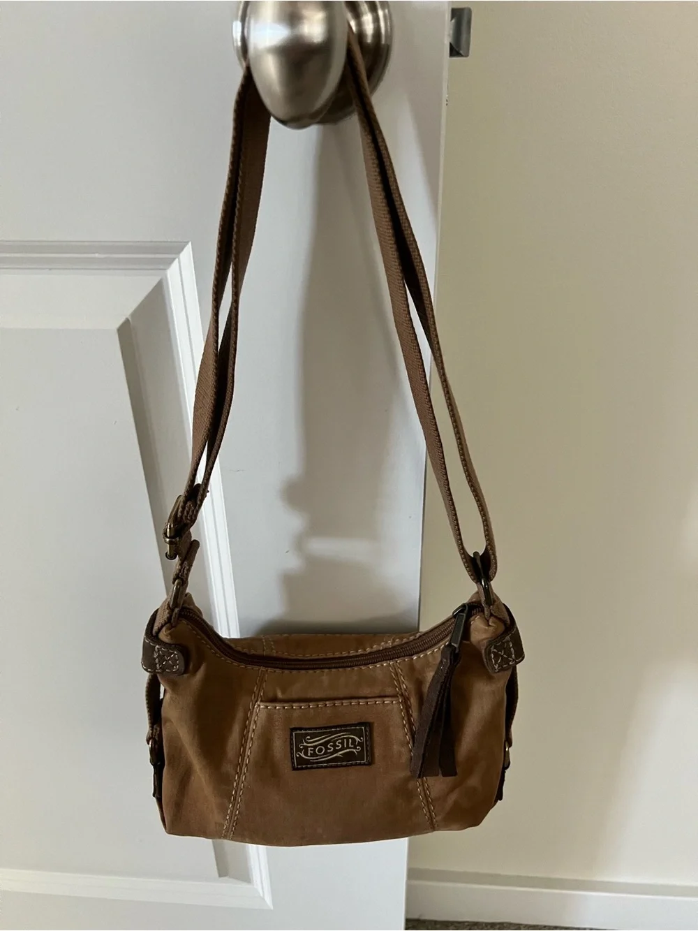 Vintage Fossil Light Brown Crossbody Shoulder Strap with Tassel Accent - Picture 1 of 12